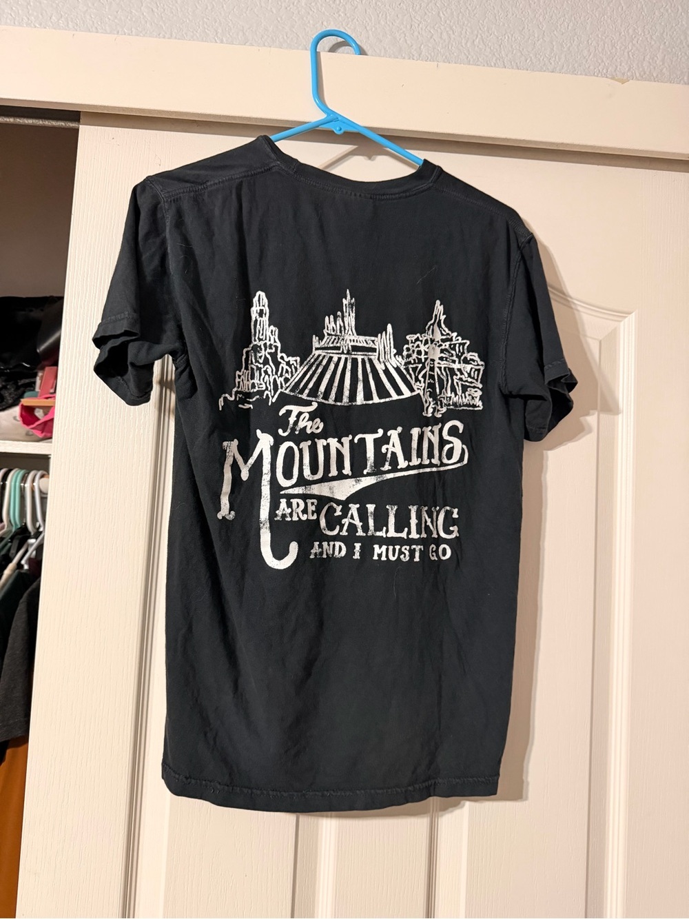 Disney Unisex S The “Mountains Are Calling” Black Graphic Tee